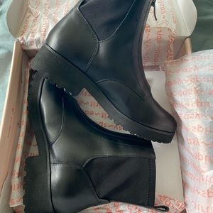 Easy Spirit Willet Front Zip Bootie